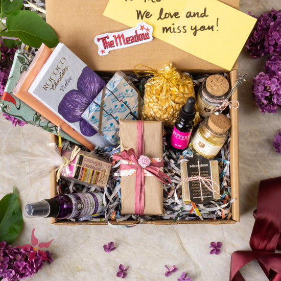 mystery-mothers-box-expect-the-unexpected-delivered-straight-to-your-moms-door