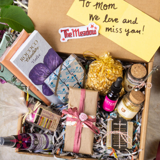 mystery-mothers-box-expect-the-unexpected-delivered-straight-to-your-moms-door